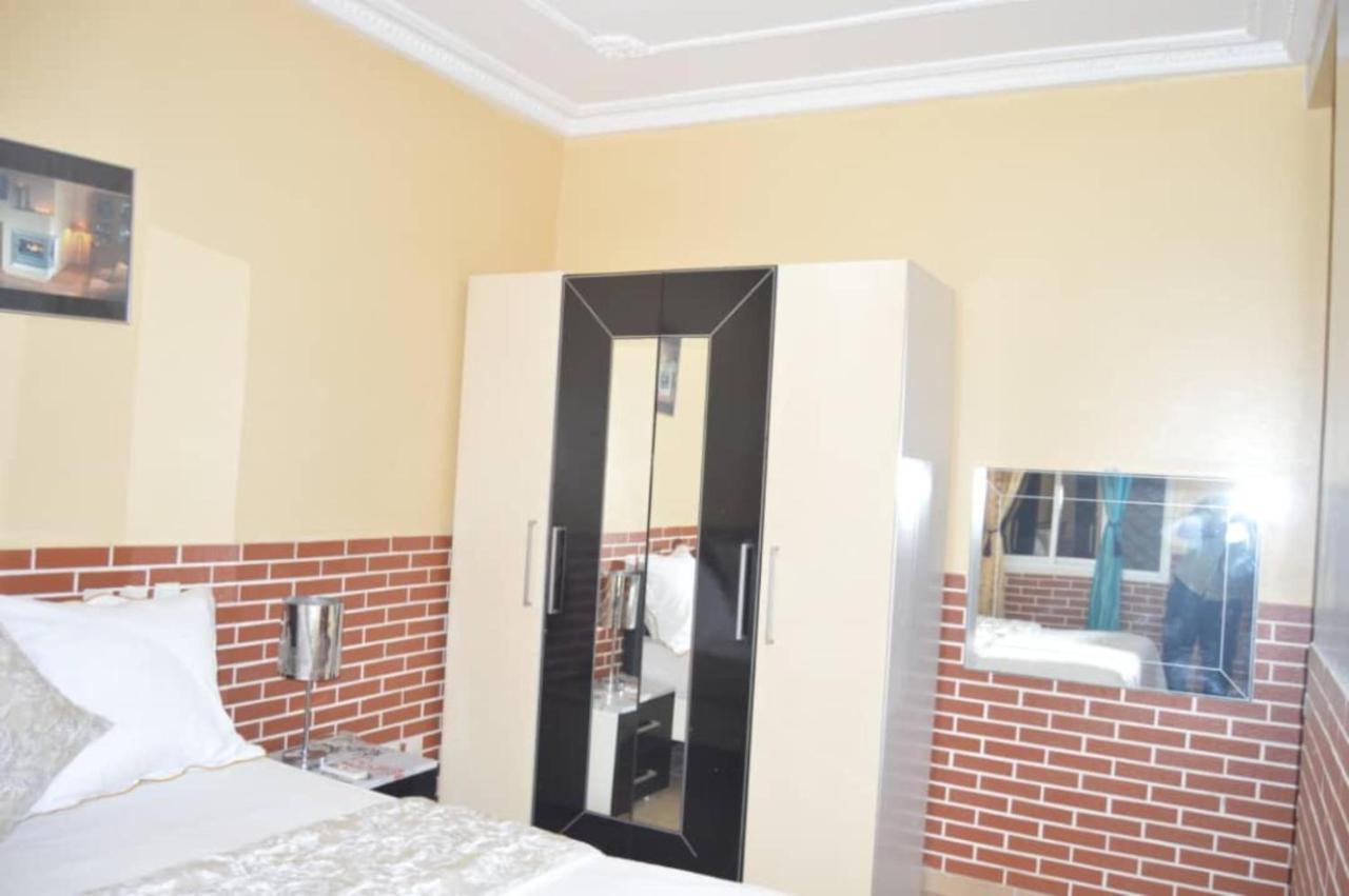 Résidence Hotelière Borel Denver Douala Eksteriør billede