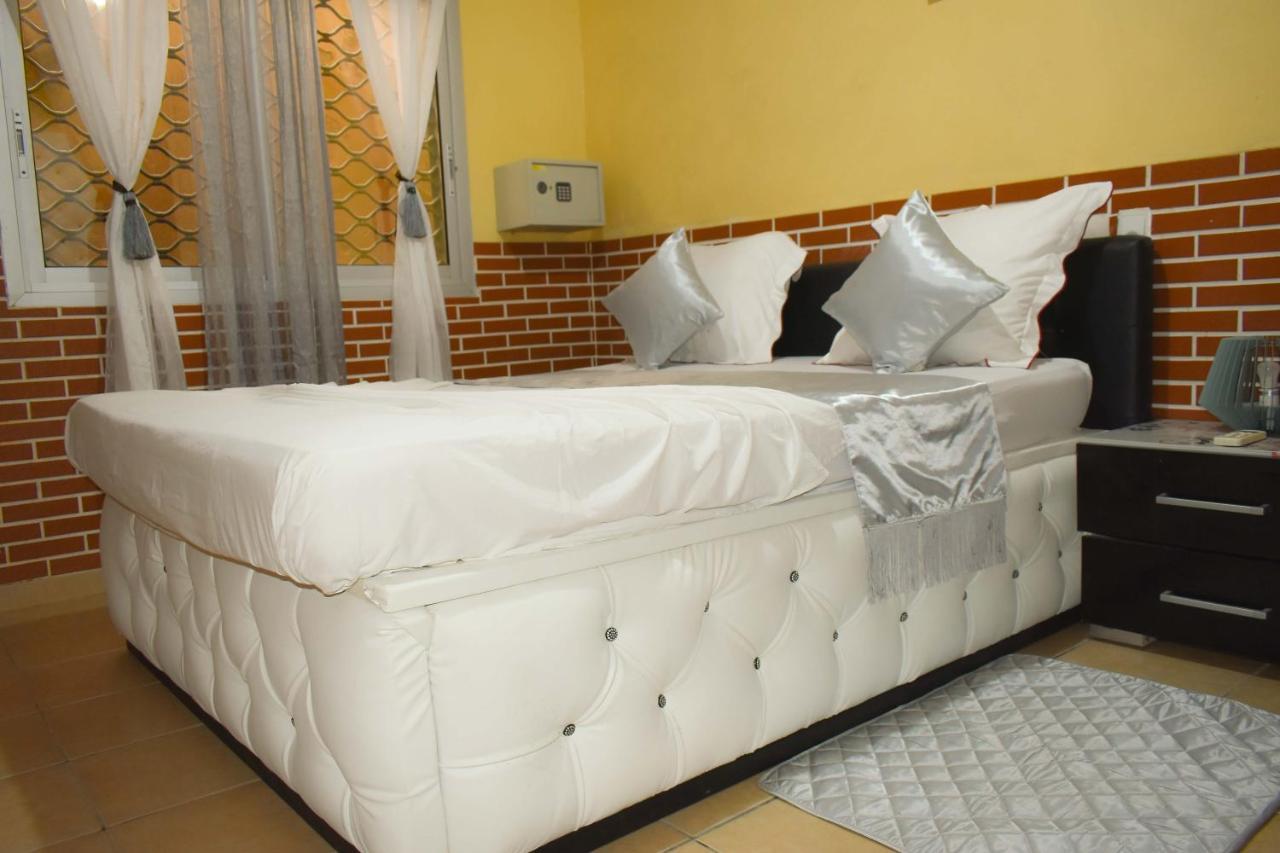 Résidence Hotelière Borel Denver Douala Eksteriør billede